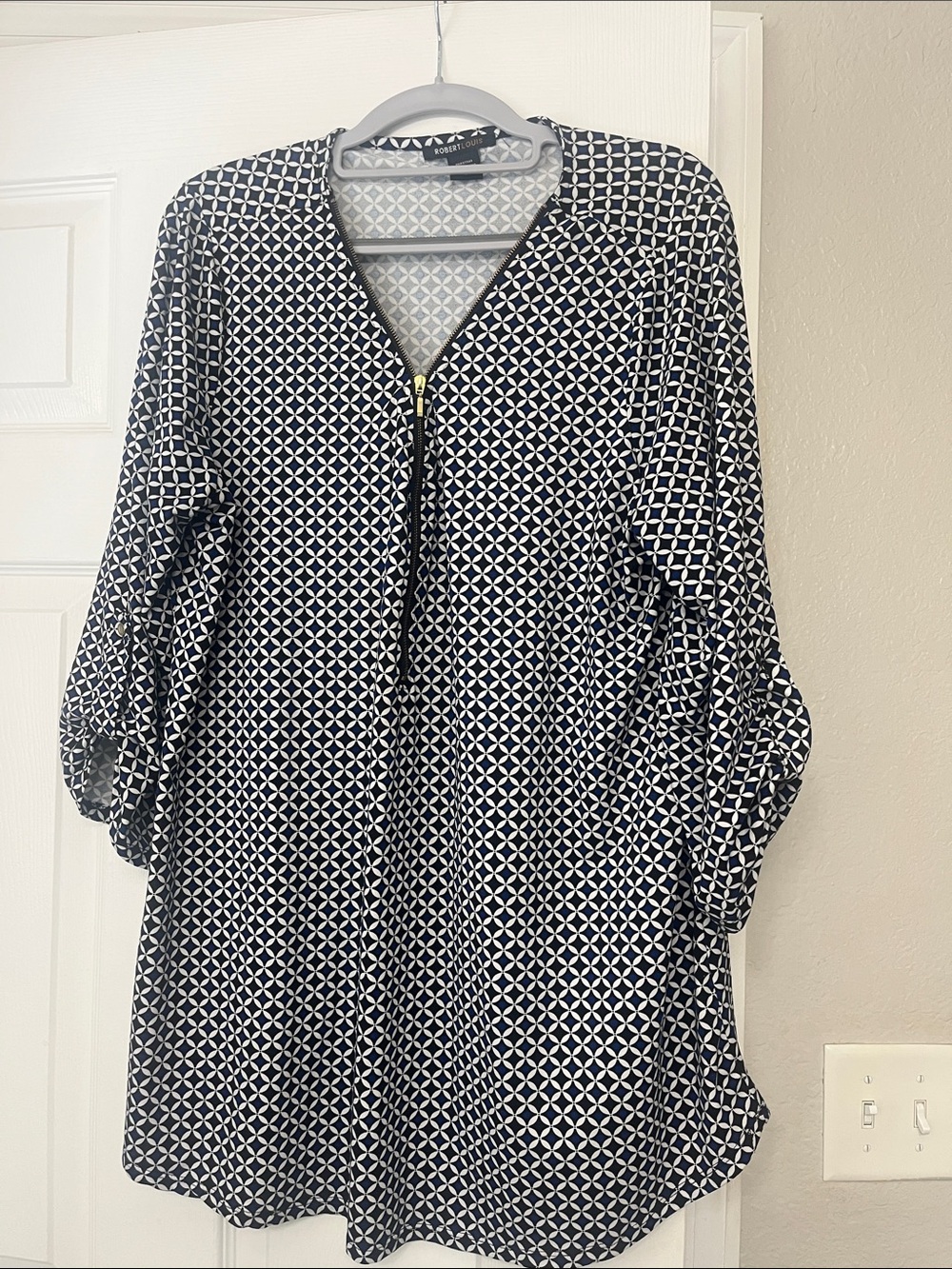 Robert Louis Black & White Geometric Zip-Front Blouse